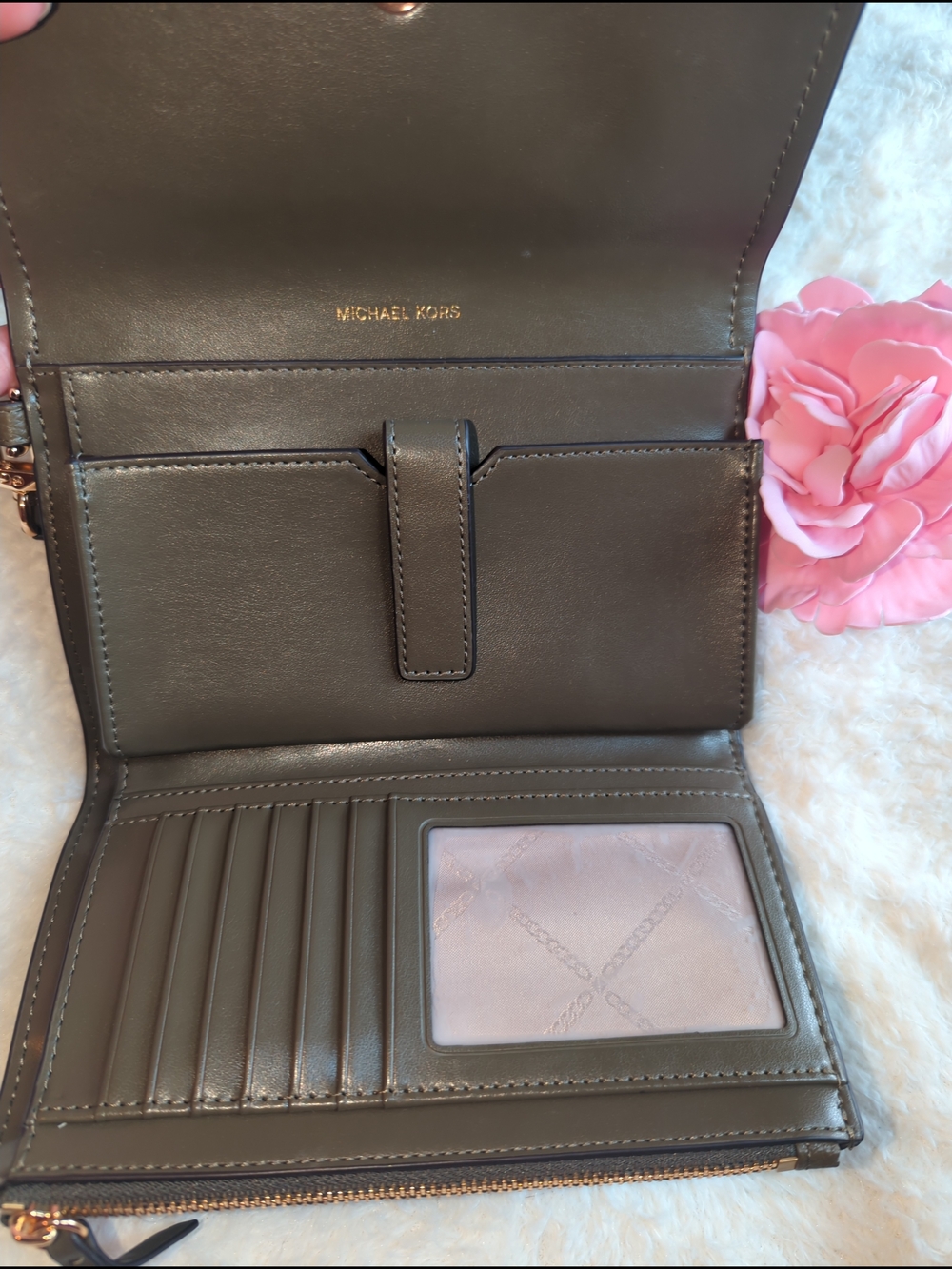 Michael Kors Olive Green Genuine Leather Wristlet Tech Wallet Removable Strap - Picture 3 of 5